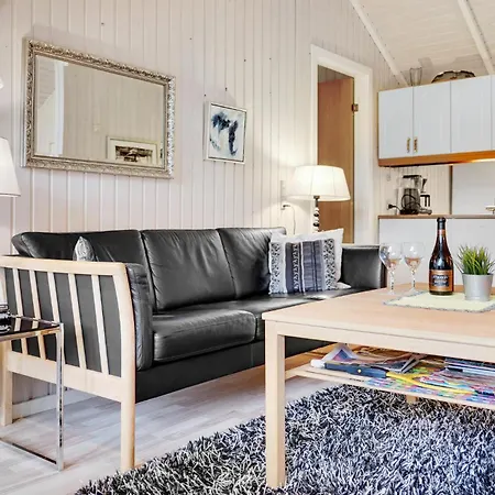 Three-bedroom In Semesterbostad